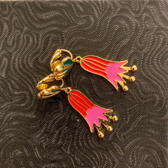 N2xRoca Balboa Lily Flower Dangling Clip Earrings - Picture 3 of 4